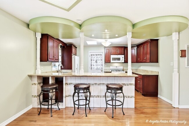 Building Photo - 1219 Brentwood Dr