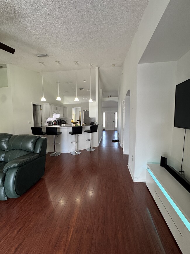 Building Photo - 10 Lloret Pl