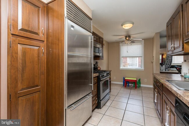 Building Photo - 7540 Woodcrest Ave