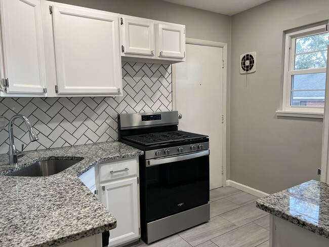 Kitchen. - 3660 Peachtree Rd NE Apartment