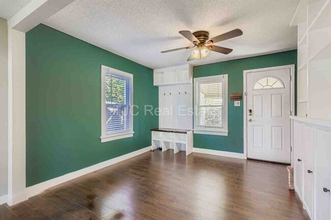 Building Photo - MOVE IN  SPECIAL