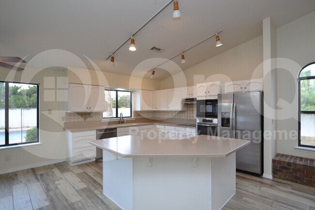 Foto del edificio - 526 E Houston Ave