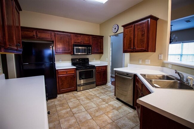 Foto del edificio - 3BD/2.5BA with Bonus Room in Collierville Farms.  Over 2300 sq ft!.  Pets are welcome!