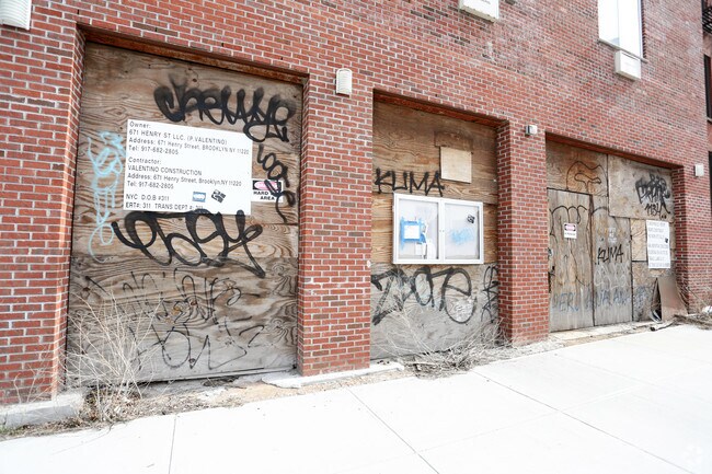 Building Photo - 671 Henry St