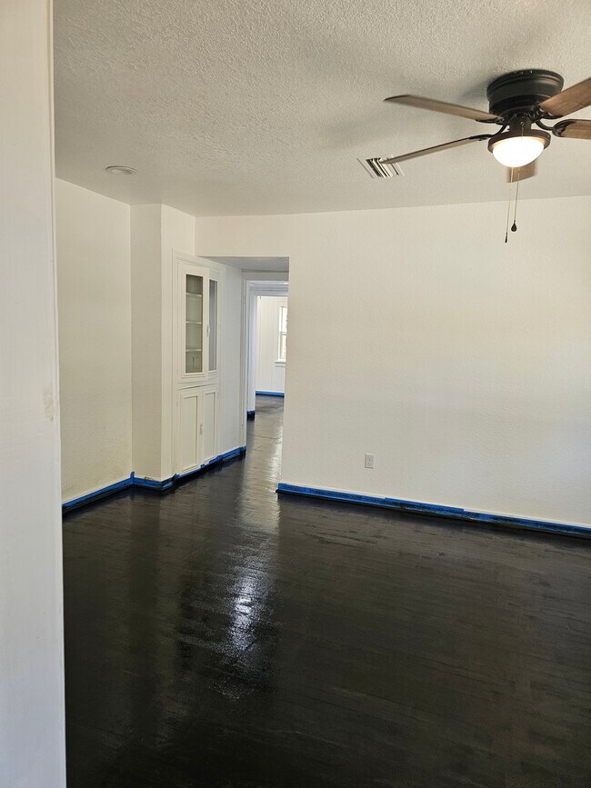 Building Photo - 322 SE 28th Ave