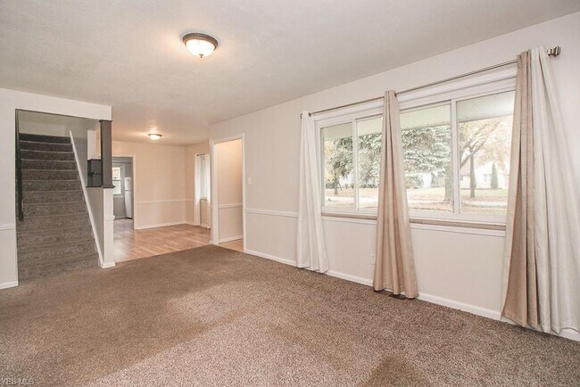Building Photo - 25515 Chatworth Dr