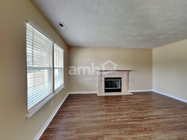 Foto del edificio - 717 Breakers Ln