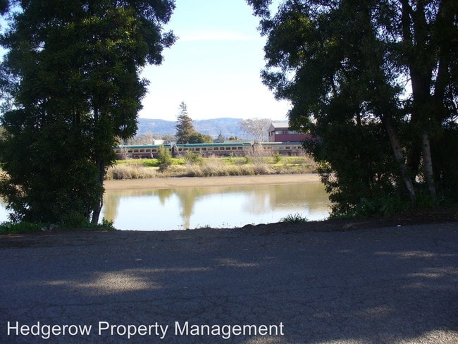 Building Photo - 511 Riverside Dr
