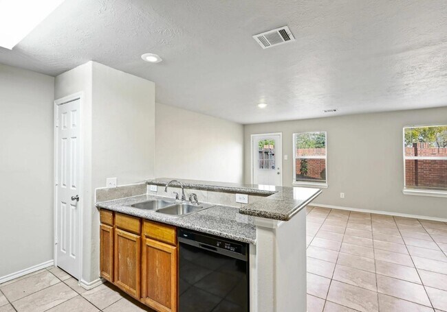 Foto del edificio - 11902 Clifton Oaks Dr