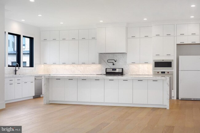 Building Photo - 1349 Monitor Ln