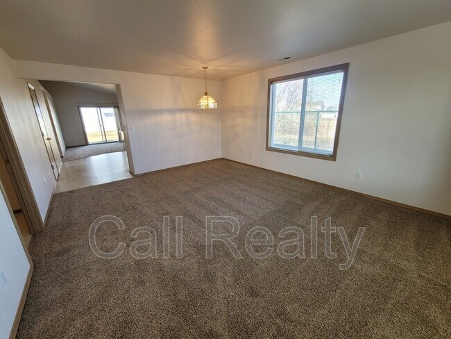 Building Photo - 6920 S W Terrace Dr