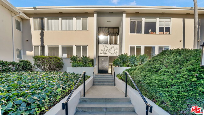 Building Photo - 111 Marguerita Ave