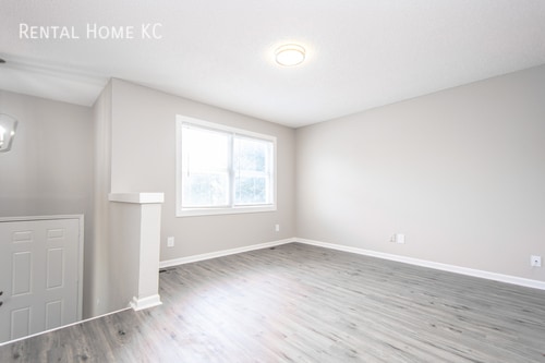 Building Photo - 1212 E Cothrell St