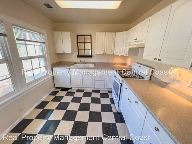 Foto del edificio - 3 br, 2 bath House - 5835 Bajada Avenue