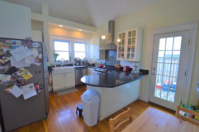 Foto del edificio - 14 Breck Ave