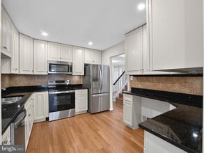 Building Photo - 7740 Bristol Square Ct