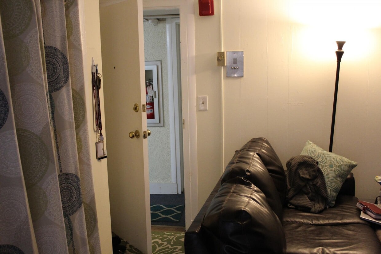 Primary Photo - 853 Beacon St