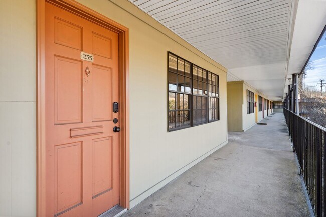 Building Photo - Price Reduced! Downtown Durham! 1bd/1ba Tr...