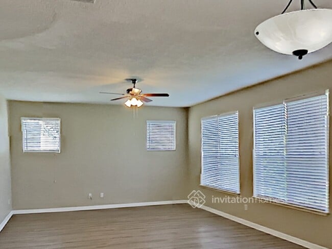 Building Photo - 12651 Lake Sawyer Dr