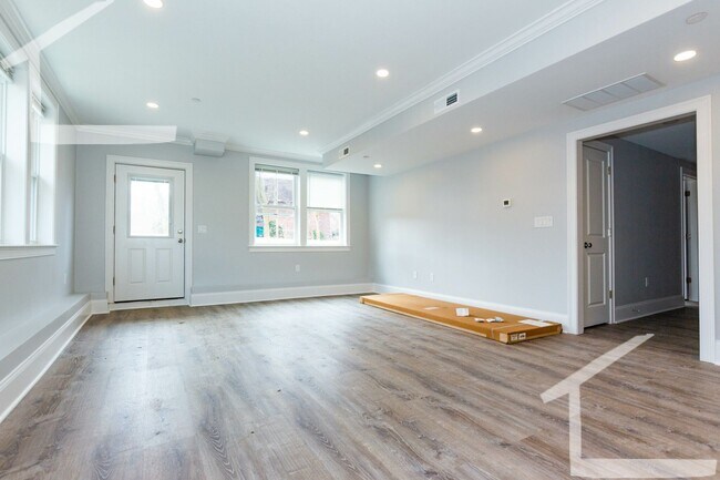 Building Photo - HOT BRIGHTON LISTING!!!!!!!