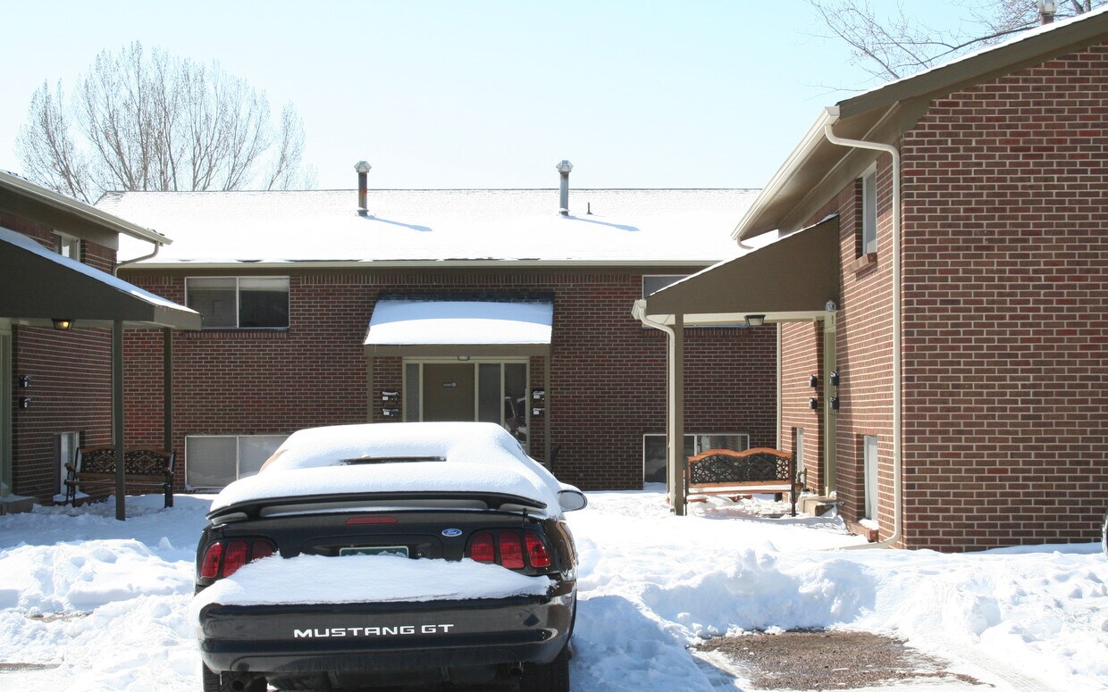 Building Photo - 925 James Ct