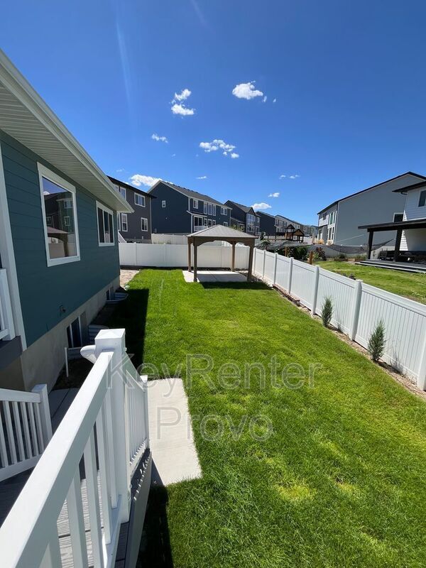 Foto del edificio - 146 Thistle Dr