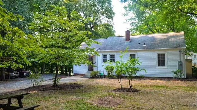 Building Photo - Adorable 2 bedroom 1 bath home Downtown Gr...