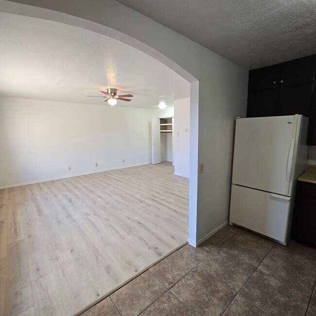 Foto del edificio - 358 Pueblo Solano Rd NW