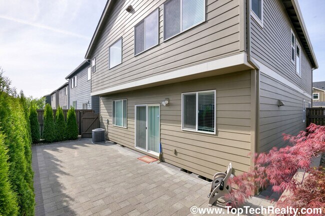 Building Photo - Beautiful North Bethany 5 BD 2.5 BA Corner...