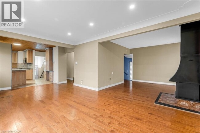 Building Photo - 17 Marilyn St