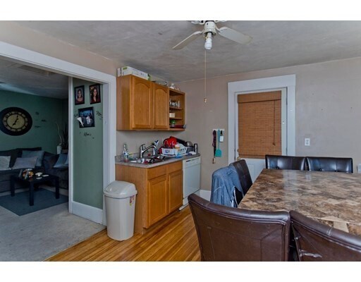 Building Photo - 304 Silver St