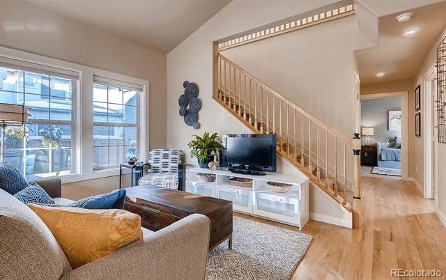 Foto principal - 2244 Valentia St
