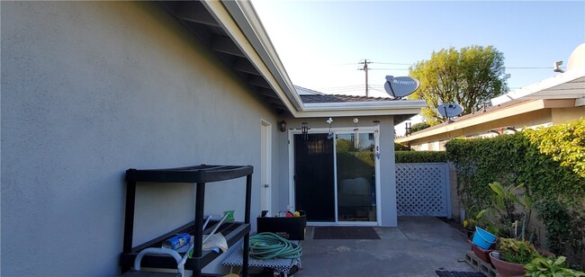 Building Photo - 14281 Green Valley Dr