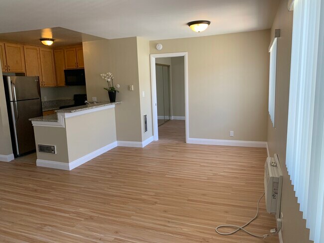 Building Photo - 220 S La Fayette Park Pl