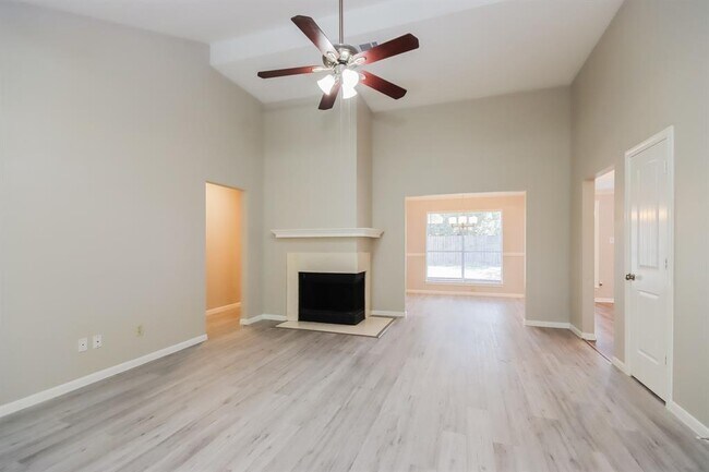 Foto del edificio - 2422 Sherwood Hollow Ln