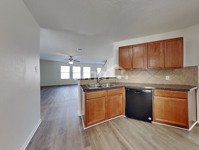 Foto del edificio - 16843 Blackberry Lily Ln