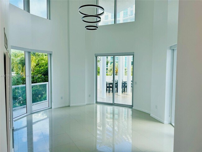 Foto del edificio - 3030 NE 188th St