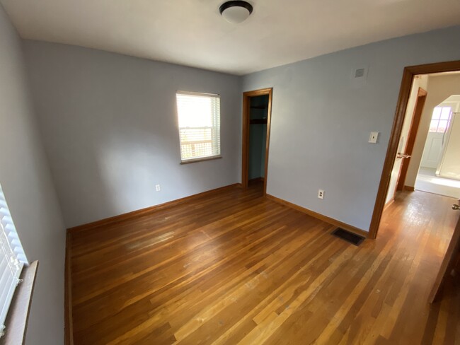 Bedroom on 1st floor - 43 Arlington Pl