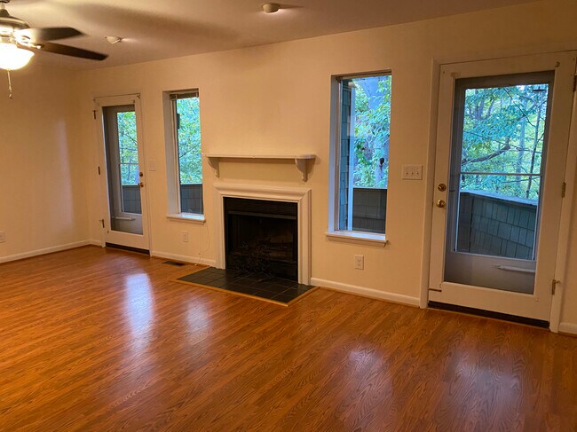 Building Photo - 1284 Clifden Green