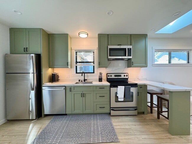 Building Photo - Furnished ADU 1 Bedroom 1 Bathroom Less Th...