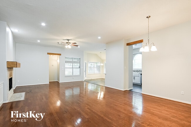 Building Photo - 9400 Parkside Cir