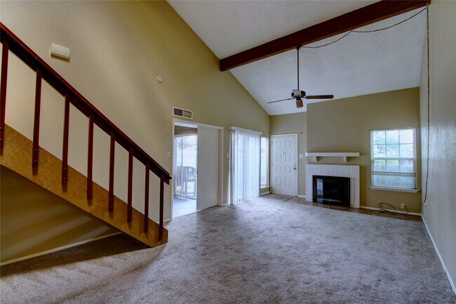 Foto del edificio - 12220 Copper Tree Pvt Ln