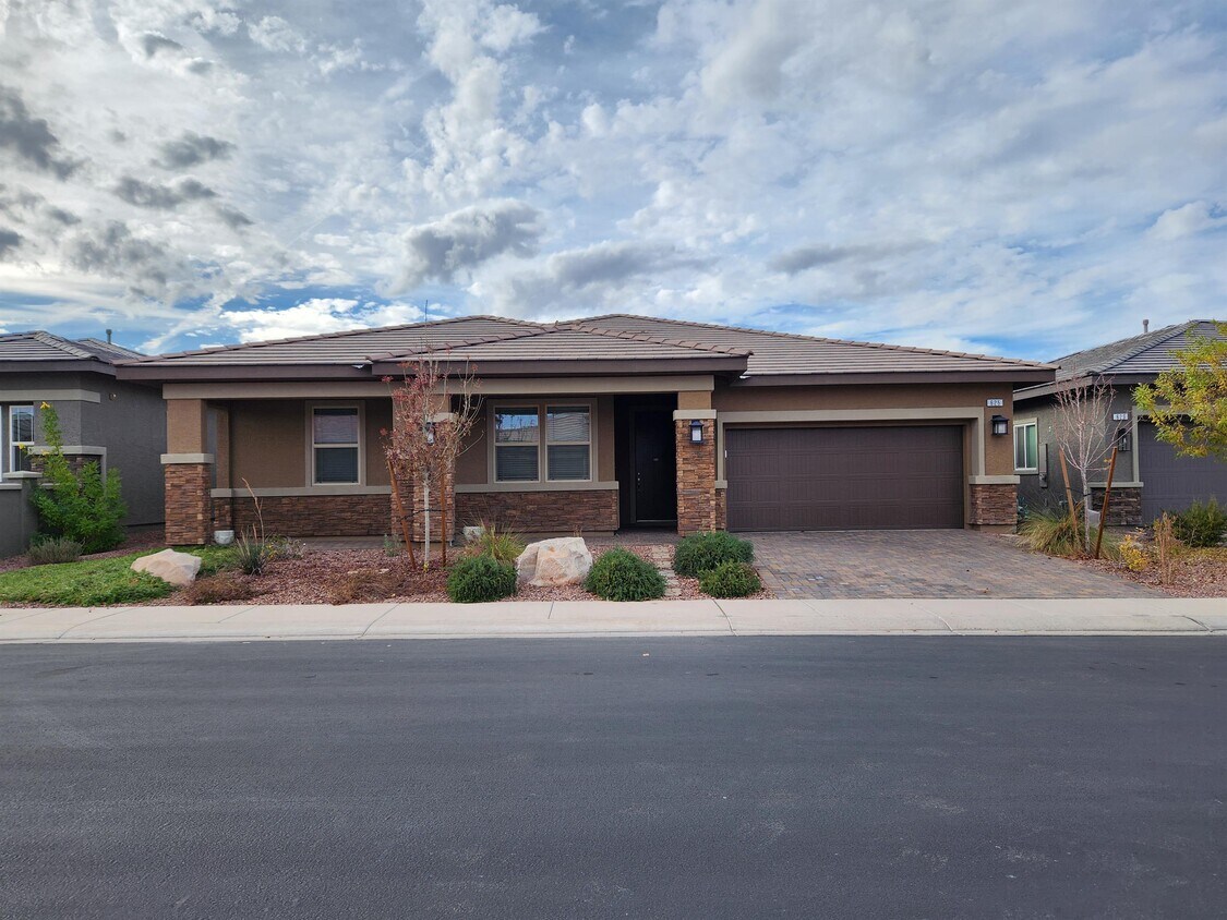 Primary Photo - 625 Comodo St
