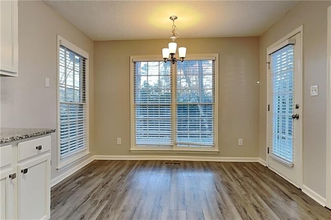 Foto del edificio - 3887 Spring Meadow Dr