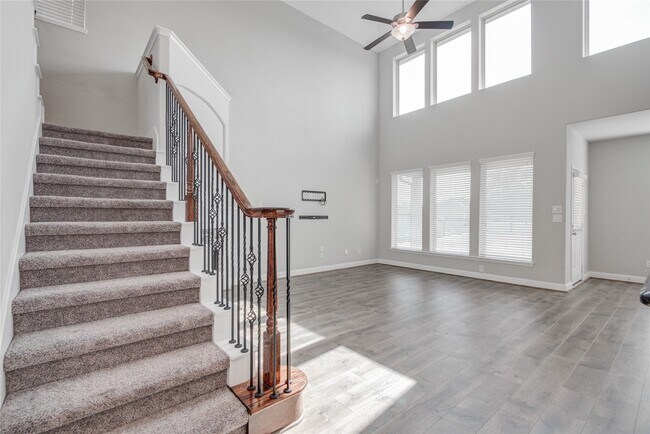 Building Photo - 12816 Oak Fls Dr