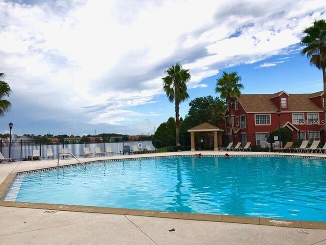 Foto del edificio - 9228 Lake Chase Island Way