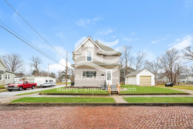Building Photo - 140 Studebaker St