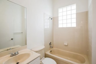 Building Photo - 1144 E Magnolia Cir