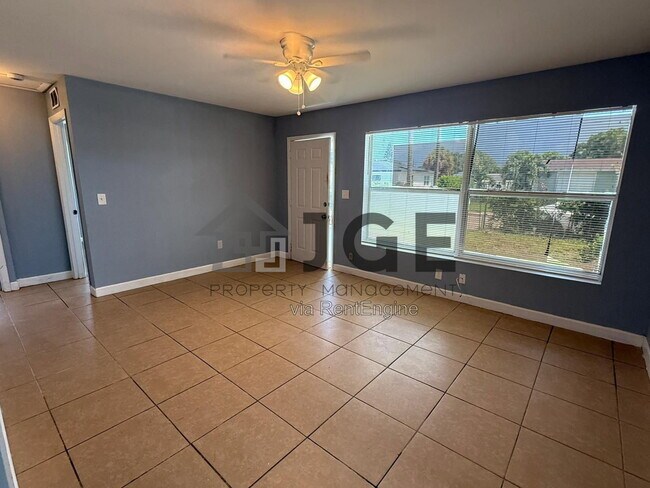 Foto del edificio - 1218 W 25th St