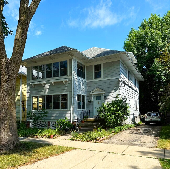 PARTE DELANTERA DE LA CASA - 2542 Kendall Ave